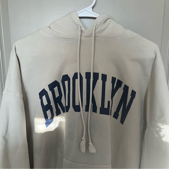 Brandy Melville Brooklyn Logo Oversized Hoodie - Picture 3 of 6